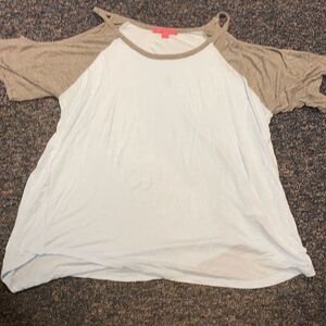 Curve Revolution Baby Blue Top sz. 2X